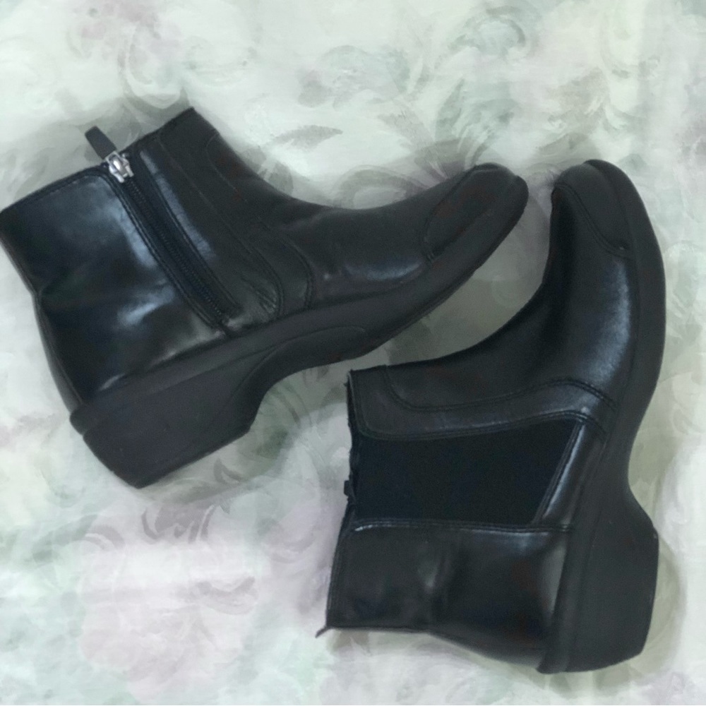 Easy Spirit Brenley Black Leather w/Stretch Panels Zip Booties Explore 24 Sz 9M - Picture 9 of 12